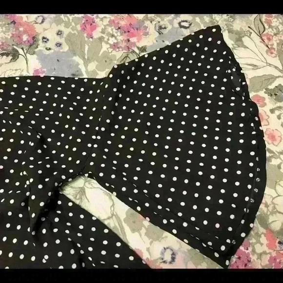 Suzy Shier Women blouse size L. In like new condition - Picture 3 of 7